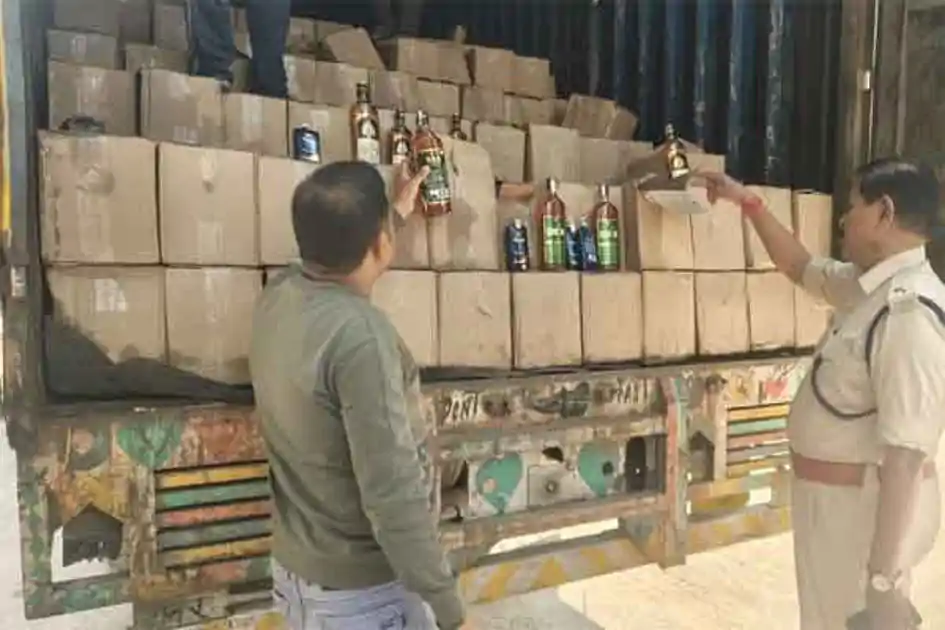 रांची : नामकुम में अवैध शराब की बड़ी खेप जब्त, पुलिस ने कंटेनर सीज किया