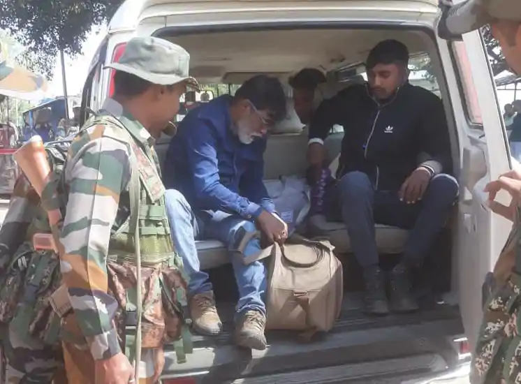 बिहार विधानसभा चुनाव को लेकर पलामू पुलिस ने बॉर्डर इलाकों में चलाया सघन जांच अभियान