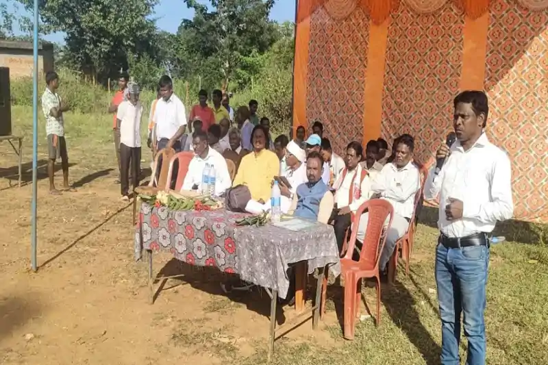सारंडा को सैंक्चुअरी बनाए जाने के खिलाफ जनआंदोलन तेज, 16 नवंबर से आर्थिक नाकेबंदी की चेतावनी सारंडा को सैंक्चुअरी बनाए जाने के खिलाफ जनआंदोलन तेज, 16 नवंबर से आर्थिक नाकेबंदी की चेतावनी