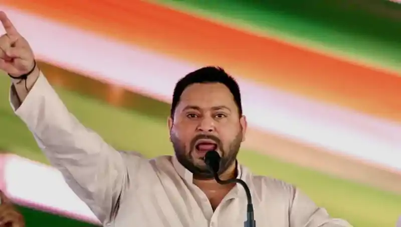 तेजस्वी बोले- अफसरों से धमकी दिलवा रहे शाह, दो गुजराती बिहार पर कब्जा करना चाहते हैं तेजस्वी यादव