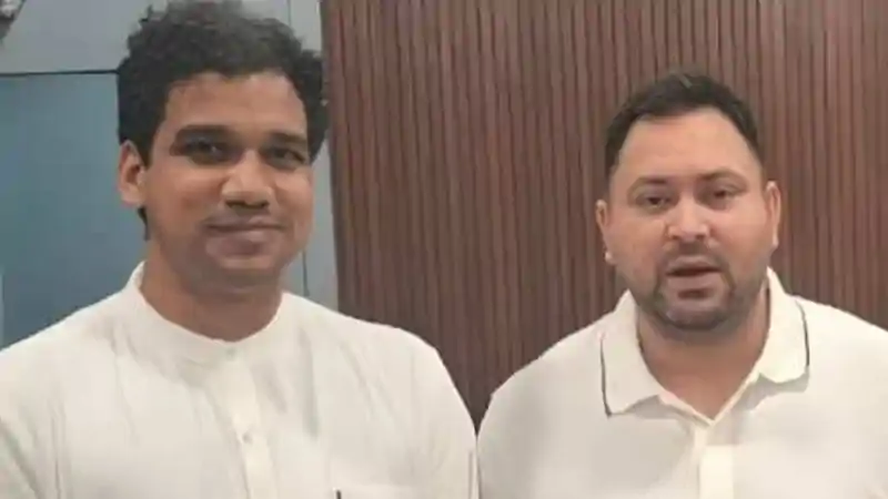 जदयू सांसद के बेटे चाणक्य प्रकाश रंजन ने थामा RJD का दामन, बेलहर से लड़ सकते हैं चुनाव Tejashwi yadav