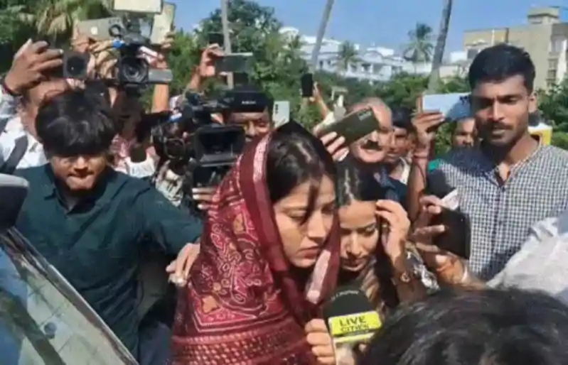 पवन सिंह की पत्नी ज्योति की PK से मुलाकातः बोलीं- मेरे साथ अन्याय हो रहा है, मदद चाहती हूं Jyoti singh