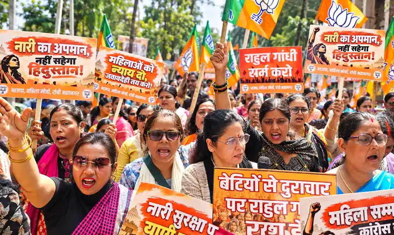 जेएनयू प्रकरण पर भाजपा महिला मोर्चा ने किया कांग्रेस भवन का घेराव, सैकड़ों महिला कार्यकर्ताओं ने प्रदर्शन