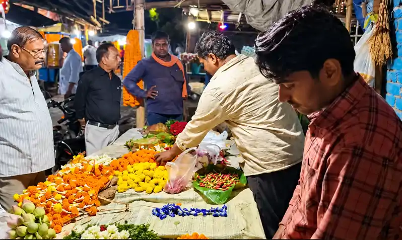 नवरात्र पर फूलों की मांग में उछाल, एक करोड़ के कारोबार का अनुमान नवरात्र पर फूलों की मांग में उछाल, एक करोड़ के कारोबार का अनुमान