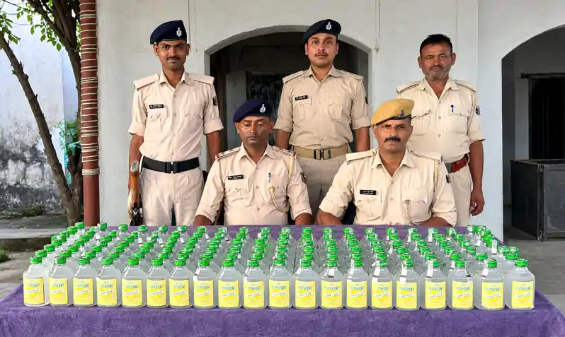 पुलिस की 2 बड़ी कार्रवाई, नेपाली शराब की 123 बोतल बरामद, दहेज हत्या का आरोपी गिरफ्तार पुलिस की 2 बड़ी कार्रवाई, नेपाली शराब की 123 बोतल बरामद, दहेज हत्या का आरोपी गिरफ्तार