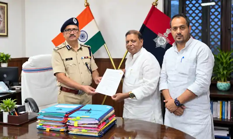 ज्वेलर्स और व्यापारियों की सुरक्षा, CAIT/AIJGF कर रहा संवाद कार्यक्रम का आयोजन ज्वेलर्स और व्यापारियों की सुरक्षा, CAIT/AIJGF कर रहा संवाद कार्यक्रम का आयोजन