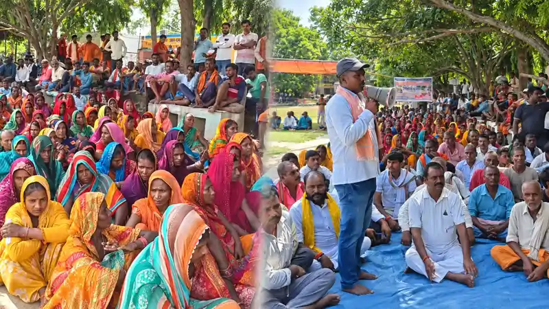 बाढ़ पीड़ितों का दर्द बना जल सत्याग्रह, हजारों महिला-पुरुषों ने पानी में उतरकर उठाई आवाज बाढ़ पीड़ितों का दर्द बना जल सत्याग्रह, हजारों महिला-पुरुषों ने पानी में उतरकर उठाई आवाज