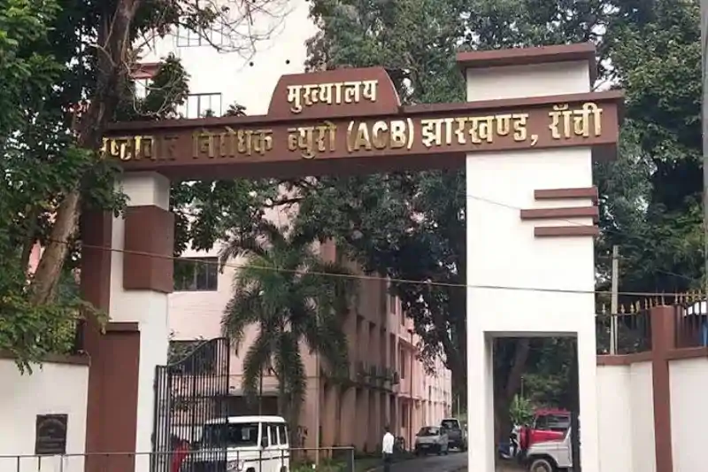 गिरिडीह में रिश्वतखोर जेई गिरफ्तार, एसीबी ने 5 हजार लेते रंगे हाथों दबोचा गिरिडीह में रिश्वतखोर जेई गिरफ्तार, एसीबी ने 5 हजार लेते रंगे हाथों दबोचा