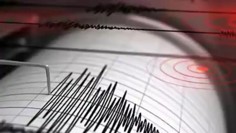 उत्तराखंड से महाराष्ट्र तक महसूस किये गये भूकंप के झटके, डेढ़ घंटे में दो बार हिली धरती उत्तराखंड से महाराष्ट्र तक महसूस किये गये भूकंप के झटके, डेढ़ घंटे में दो बार हिली धरती