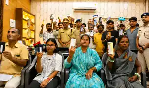 खोए मोबाइल लौटाकर पुलिस ने फिर लौटाई मुस्कान, 25 को मिले उनके मोबाइल फोन