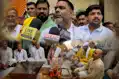 चंदा चोर आरोप को लेकर कांग्रेस का हवन, पूर्व विधायक आनंद शंकर सिंह ने PM मोदी पर साधा निशाना