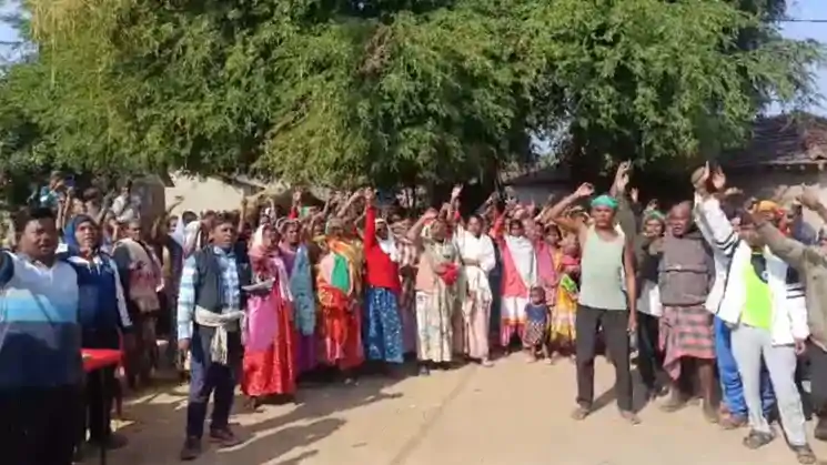 पश्चिमी सिंहभूम : कुंदुबेड़ा में कचरा प्रबंधन प्लांट के प्रस्ताव पर भड़के ग्रामीण, फिर उठी स्कूल निर्माण की मांग 