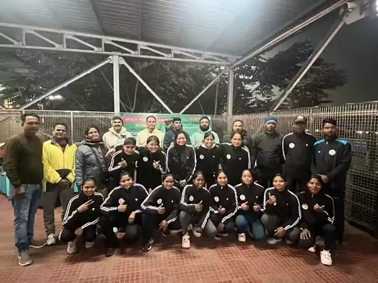 झारखंड महिला कबड्डी टीम महाराष्ट्र रवाना, फेडरेशन सीनियर नेशनल कबड्डी प्रतियोगिता लेंगी हिस्सा 