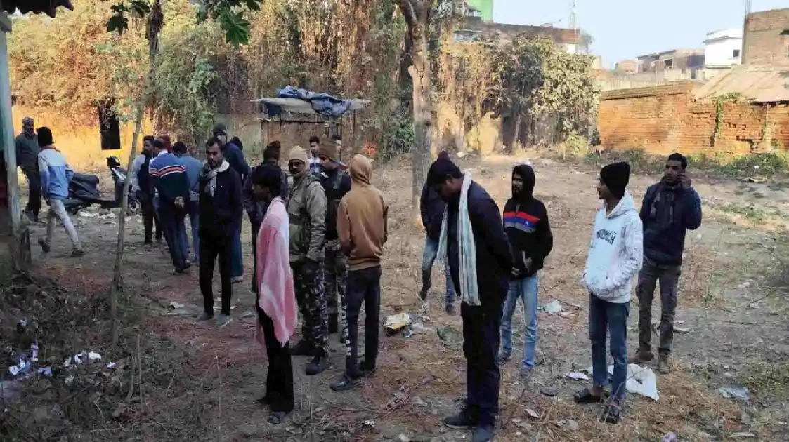 दुमका : आरक्षी कार्यालय के पीछे बरामदे से मां-बेटी के रक्तरंजित श*व बरामद, ह*त्या की आशंका