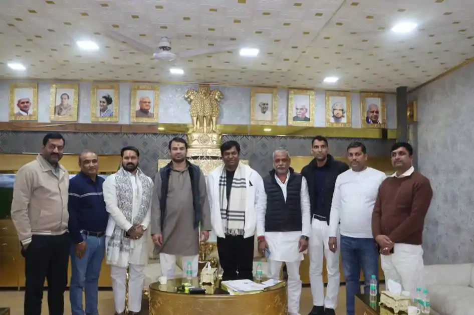 तेजस्वी से पहले सहनी को तेजप्रताप ने दिया दही-चूड़ा कार्यक्रम का न्योता