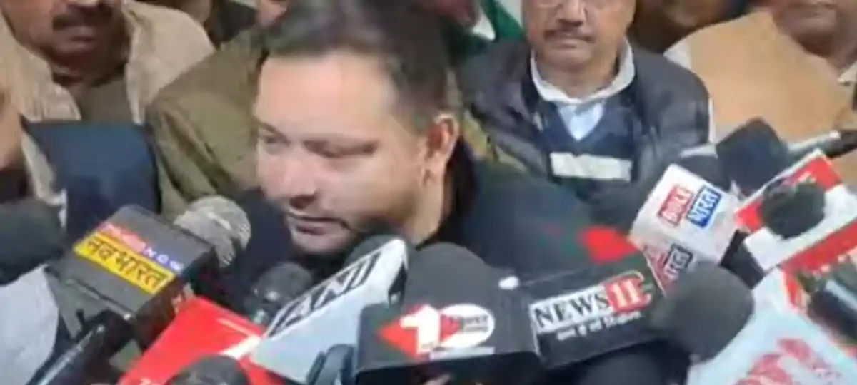 पटना पहुंचते ही तेजस्वी यादव बोले—100 दिन नहीं करूंगा सरकार पर वार, जनता के सामने रखूंगा कामकाज का सच