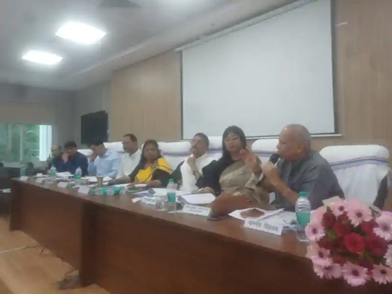रांची नगर निगम बोर्ड बैठक में हंगामे के आसार, कई मुद्दों पर पार्षदों का विरोध रांची नगर निगम बोर्ड बैठक में हंगामे के आसार, कई मुद्दों पर पार्षदों का विरोध