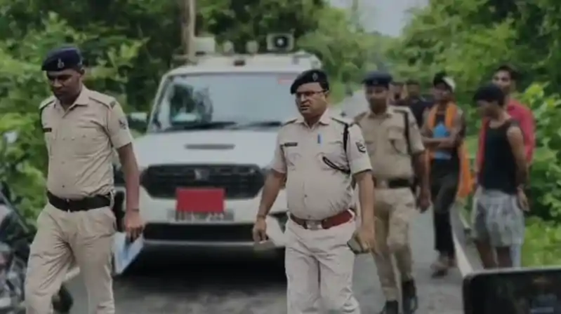 सिर कटा शव मिलने से सनसनी, जांच में जुटी पुलिस