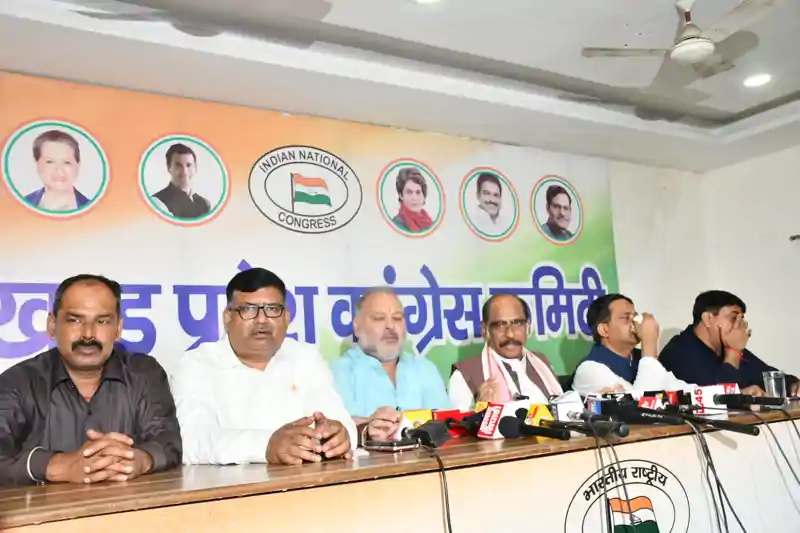 राम मंदिर दान मामले पर कांग्रेस का हमला, मानिक राव ठाकरे ने पीएम मोदी से मांगा जवाब राम मंदिर दान मामले पर कांग्रेस का हमला, मानिक राव ठाकरे ने पीएम मोदी से मांगा जवाब
