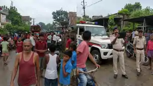 लगातार बारिश से हुआ जल जमाव, आक्रोशित लोगों ने किया प्रदर्शन, सडक जाम