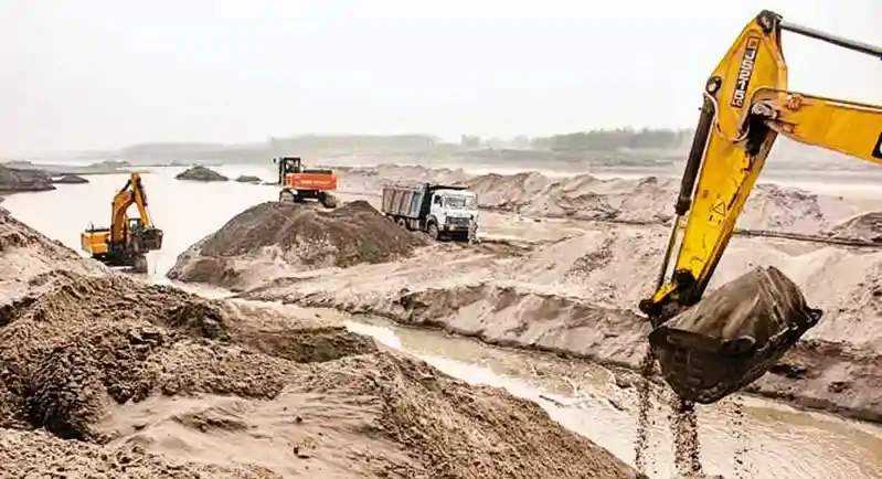 NGT के प्रतिबंध के बावजूद रामगढ़ में नहीं थम रहा अवैध बालू उठाव NGT के प्रतिबंध के बावजूद रामगढ़ में नहीं थम रहा अवैध बालू उठाव