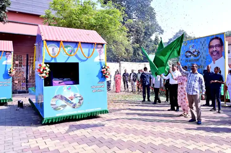  झारखंड के गौरवशाली 25 वर्षों का जश्न, मुख्यमंत्री ने हरी झंडी दिखा कर जन-जागरूकता प्रचार वाहनों को किया रवाना