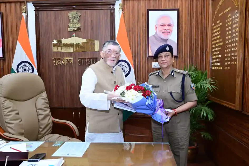 नवनियुक्त प्रभारी पुलिस महानिदेशक तदाशा मिश्रा ने राज्यपाल से की शिष्टाचार भेंट