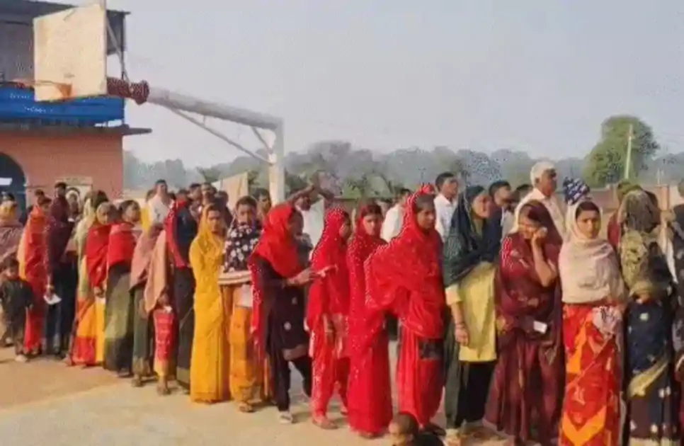 जमुई में EVM खराब, 4 घंटे बाद शुरू हुआ मतदान,  11 बजे तक 31.38% वोटिंग