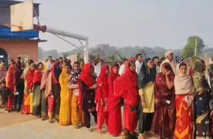 जमुई में EVM खराब, 4 घंटे बाद शुरू हुआ मतदान,  11 बजे तक 31.38% वोटिंग