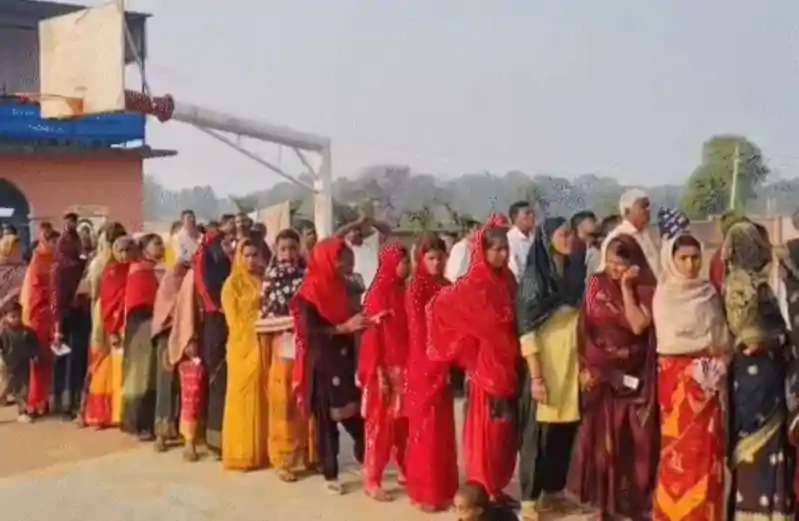 जमुई में EVM खराब, 4 घंटे बाद शुरू हुआ मतदान, 11 बजे तक 31.38% वोटिंग Bihar Election