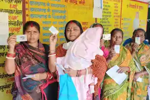 घाटशिला उपचुनाव में मतदाता जारी, अब तक 54.08% वोट पड़े 