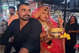 भिंड में अनोखा करवाचौथ, युवक ने दोस्त की लंबी उम्र के लिए रखा व्रत