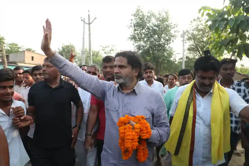PK ने राघोपुर से की चुनावी प्रचार की शुरुआत, लोगों ने किया भव्य स्वागत, तेजस्वी के क्षेत्र में सुनी लोगों की समस्याएं Prasant kisor
