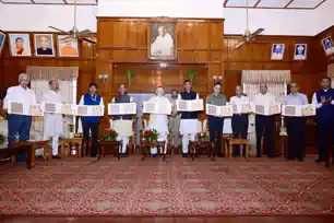 स्व. सीताराम मारू की जन्म शताब्दी दिवस पर राज्यपाल ने किया स्मारक डाक टिकट का लोकार्पण