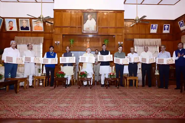 स्व. सीताराम मारू की जन्म शताब्दी दिवस पर राज्यपाल ने किया स्मारक डाक टिकट का लोकार्पण