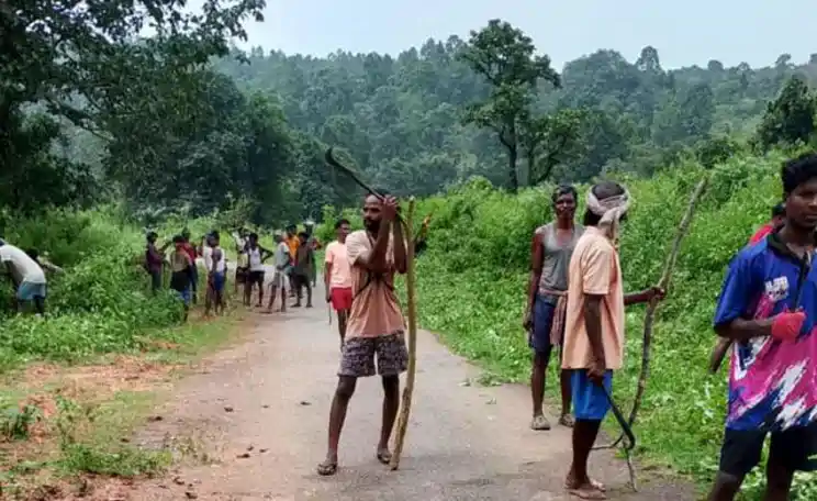 खूंटी में हाथियों के बढ़ते आतंक से दहशत में ग्रामीण, समाजसेवी ने मुख्य वन संरक्षक से की स्थायी समाधान की मांग