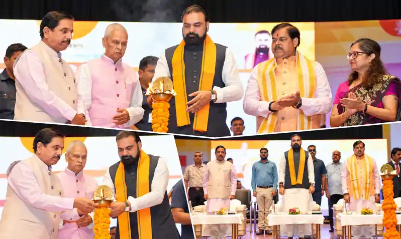 मुख्यमंत्री ने कहा- आज के विद्यार्थी ही भविष्य के हैं महानायक, स्कूली बच्चों को किया पुरस्कृत मुख्यमंत्री ने कहा- आज के विद्यार्थी ही भविष्य के हैं महानायक, स्कूली बच्चों को किया पुरस्कृत