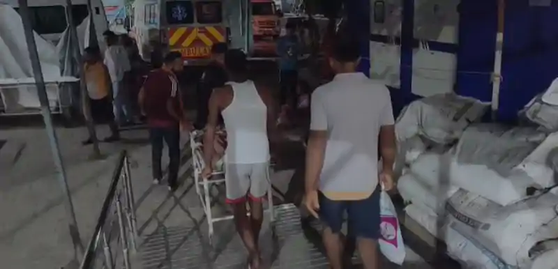 स्कूटी के पहिये में फंसी साड़ी, गिरने से महिला जख्मी, इलाज के दौरान मौत स्कूटी के पहिये में फंसी साड़ी, गिरने से महिला जख्मी, इलाज के दौरान मौत
