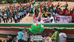हर घर तिरंगा यात्रा में दिखा देशभक्ति का जोश, गांधी मैदान तक निकली पदयात्रा, DM-SP भी साथ हर घर तिरंगा यात्रा में दिखा देशभक्ति का जोश, गांधी मैदान तक निकली पदयात्रा, DM-SP भी साथ