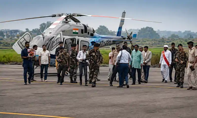 पूरे परिवार के साथ बोकारो पहुंचे सीएम हेमंत सोरेन, दांत का कराया इलाज पूरे परिवार के साथ बोकारो पहुंचे सीएम हेमंत सोरेन, दांत का कराया इलाज