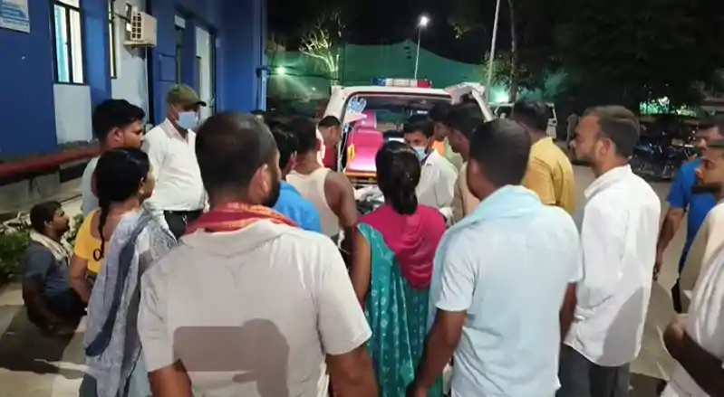 मुखिया प्रतिनिधि पर हमला, एक दर्जन बदमाशों ने घेर कर पीटा, पुलिस जांच में जुटी मुखिया प्रतिनिधि पर हमला, एक दर्जन बदमाशों ने घेर कर पीटा, पुलिस जांच में जुटी