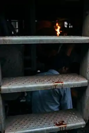 कोशी एक्सप्रेस के एसी कोच में लगी आग, यात्रियों में मची अफरातफरी कोशी एक्सप्रेस के एसी कोच में लगी आग, यात्रियों में मची अफरातफरी