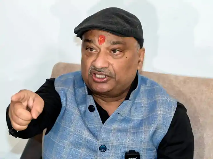 शिवानंद तिवारी के हमलों का सुनील सिंह ने दिया जवाब, कहा..‘अवसरवादी हैं तिवारी बाबा