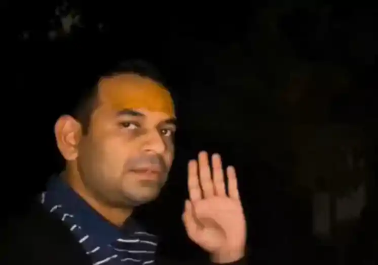 तेजप्रताप को दिखा भूत, सफेद कपड़ों में शख्स को देखकर भागने लगे, बोले- देखिए ये पेड़ हिल रहा है