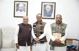 दिल्ली में केंद्रीय मंत्रियों से मिले श्रवण कुमार, पीएम आवास योजना के तहत बकाया राशि जारी करने की मांग की