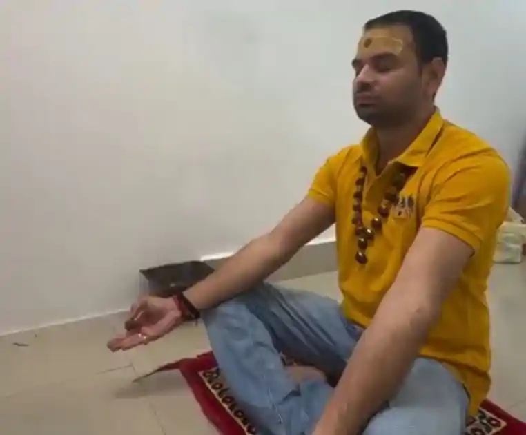 राजनीति से अलग आध्यात्मिक अंदाज में दिखे तेज प्रताप यादव, बोले– नई शुरुआत का प्रतीक है यह संदेश