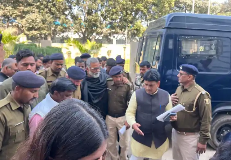 बेऊर जेल से कोर्ट पहुंचे सांसद पप्पू यादव, दो मामलों में आज जमानत पर होगी सुनवाई