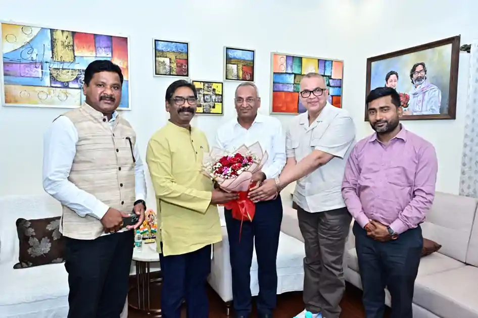 वरिष्ठ वैज्ञानिक जी.भी. के. सुब्रमण्यम ने CM हेमंत से की मुलाक़ात, स्व निर्मित कैंसर उपचार मशीन की दी विस्तृत जानकारी