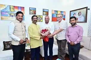 वरिष्ठ वैज्ञानिक जी.भी. के. सुब्रमण्यम ने CM हेमंत से की मुलाक़ात, स्व निर्मित कैंसर उपचार मशीन की दी विस्तृत जानकारी