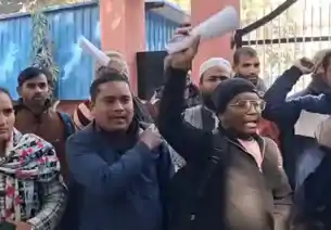 STET 2025 रिजल्ट पर बवाल, BSEB ऑफिस के बाहर  अभ्यर्थियों का जोरदार प्रदर्शन, संशोधित रिजल्ट की कर रहे मांग